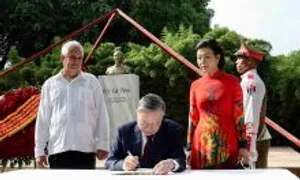 Tổng Bí thư, Chủ tịch nước thăm tượng đài Chủ tịch Hồ Chí Minh ở Cuba